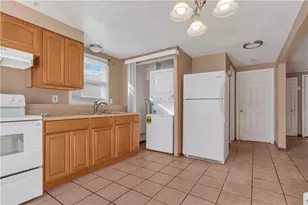 66 Silver Lake Ave, Providence, RI 02909 - Photo 4