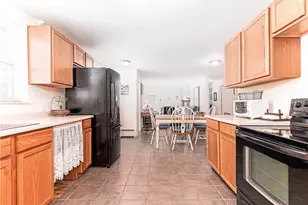 24 Bayberry Dr, North Kingstown, RI 02852 - Photo 2