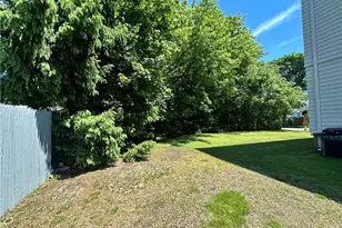14 Courtland St, Central Falls, RI 02863 - Photo 18