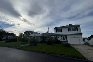 13 Ivanhoe St, Johnston, RI 02919 - Photo 2