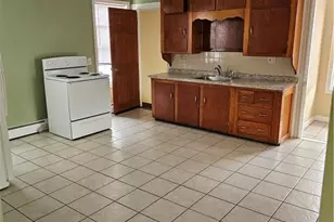 37 Pleasant St, West Warwick, RI 02893 - Photo 6