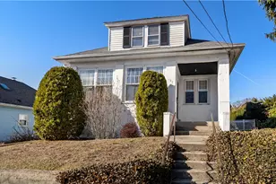 137 Colonial Ave, Cranston, RI 02910 - Photo 2