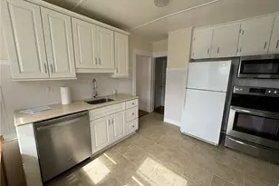 15 Freeborn St, Newport, RI 02840 - Photo 2