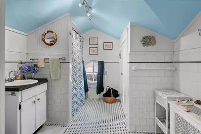 718 Bellevue Avenue #5, Newport, RI 02840 - Photo 28