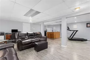 105 Coldbrook Dr, Cranston, RI 02920 - Photo 24