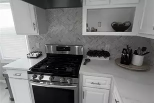 36 Waller St, Providence, RI 02908 - Photo 10