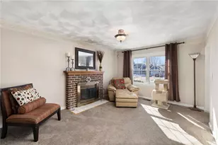 239 Ausdale Rd, Cranston, RI 02910 - Photo 4