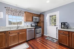 136 Corporate Pl, Middletown, RI 02842 - Photo 10