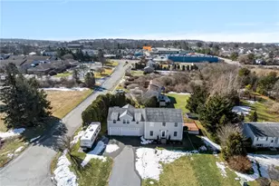 136 Corporate Pl, Middletown, RI 02842 - Photo 8