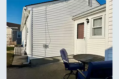 327 Rhode Island Avenue, Pawtucket, RI 02860 - Photo 26