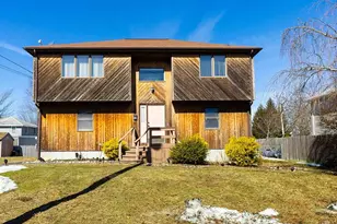 21 Chesterfield Ave, Warwick, RI 02889 - Photo 2