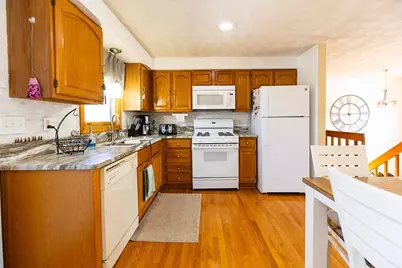 21 Chesterfield Avenue, Warwick, RI 02889 - Photo 8