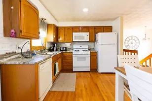 21 Chesterfield Ave, Warwick, RI 02889 - Photo 8