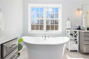 25 Hoyer Ct, East Greenwich, RI 02818 - Photo 22