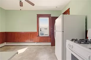 982 York Ave, Pawtucket, RI 02861 - Photo 36