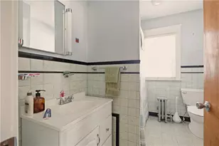 982 York Ave, Pawtucket, RI 02861 - Photo 16