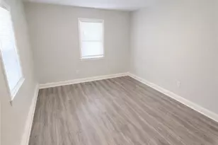 40 Bourne St, Bristol, RI 02809 - Photo 4