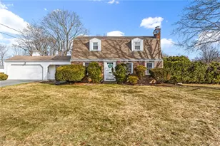 14 Metcalf Dr, Cumberland, RI 02864 - Photo 2