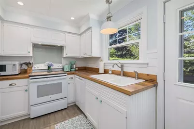 133 Carroll Avenue, Newport, RI 02840 - Photo 12