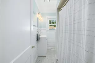 133 Carroll Ave, Newport, RI 02840 - Photo 18
