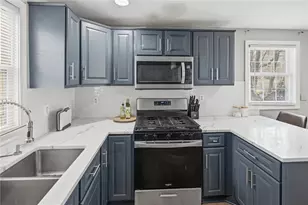 135 Seamans St, Providence, RI 02908 - Photo 10