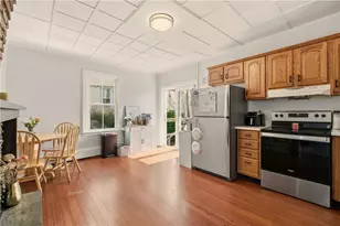 22 Summer St, Newport, RI 02840 - Photo 8
