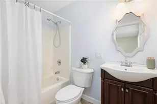 231 Maple Ave, Newport, RI 02840 - Photo 20