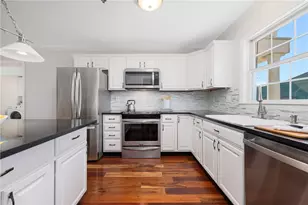 231 Maple Ave, Newport, RI 02840 - Photo 4