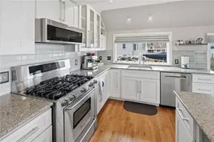 360 Shawomet Ave, Warwick, RI 02889 - Photo 18