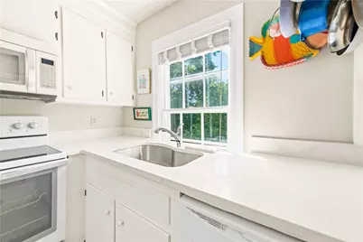 141 Narragansett Avenue #2C, Newport, RI 02840 - Photo 8