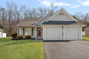 21 Cambridge Cir, Smithfield, RI 02917 - Photo 1