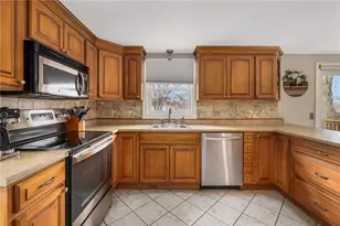 55 Mayflower Dr, Cranston, RI 02905 - Photo 10