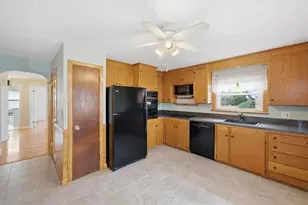 80 Maplecrest Dr, Pawtucket, RI 02861 - Photo 14