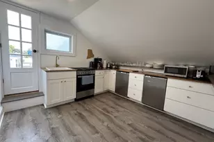 8 Barney St, Newport, RI 02840 - Photo 4