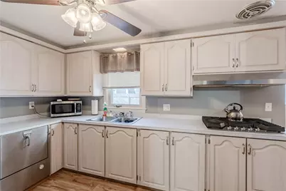 1785 W Shore Road, Warwick, RI 02889 - Photo 12