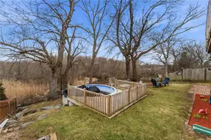 109 Pinecrest Dr, Pawtucket, RI 02861 - Photo 2