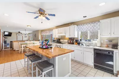 4 Wayne Street, Narragansett, RI 02882 - Photo 6