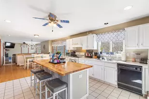 4 Wayne St, Narragansett, RI 02882 - Photo 6