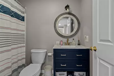 231 Maple Avenue #203, Newport, RI 02840 - Photo 8