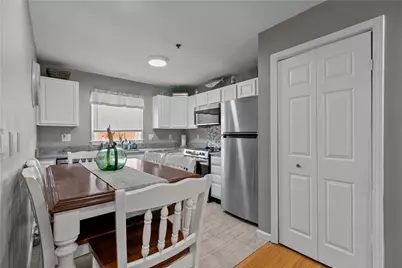 231 Maple Avenue #203, Newport, RI 02840 - Photo 2