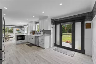 10 J H Dwyer Dr, Middletown, RI 02842 - Photo 32