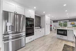 10 J H Dwyer Dr, Middletown, RI 02842 - Photo 6