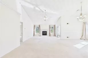 246 Spencer Woods Dr, Warwick, RI 02818 - Photo 4