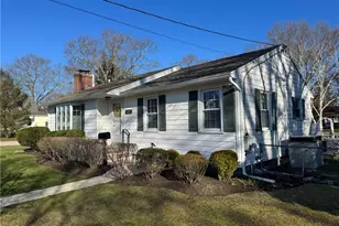 1047 Narragansett Pkwy, Warwick, RI 02888 - Photo 2