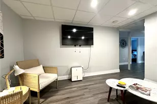 90 Wolcott Ave, Middletown, RI 02842 - Photo 16