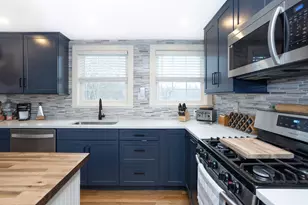 403 Valley Rd, Middletown, RI 02842 - Photo 8