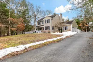 5 Bracken Hill Ct, Richmond, RI 02812 - Photo 2