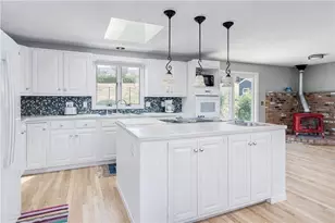 22 J H Dwyer Dr, Middletown, RI 02842 - Photo 8