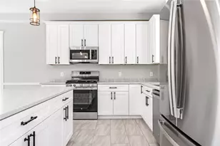 60 Daytona Ave, Narragansett, RI 02882 - Photo 2