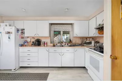 9 Regent Street, Coventry, RI 02816 - Photo 8